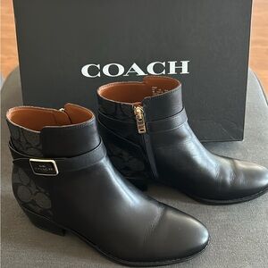 Size 6 women’s coach ankle boots. Worn only 1 time.